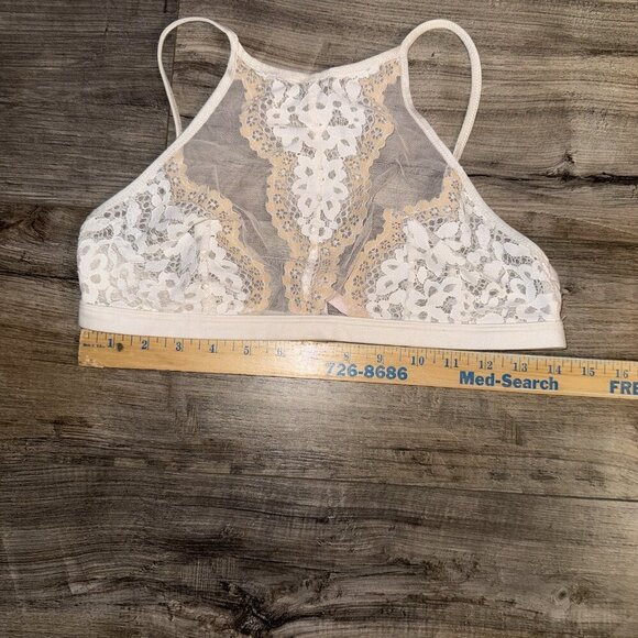 Victoria’s Secret Pink and White Body by Victoria Lace Bralette Size Small - Picture 3 of 4